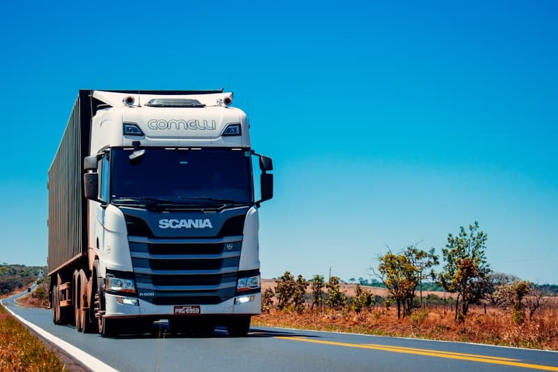 Gefahrguttransport mit ADR-Kennzeichnung
